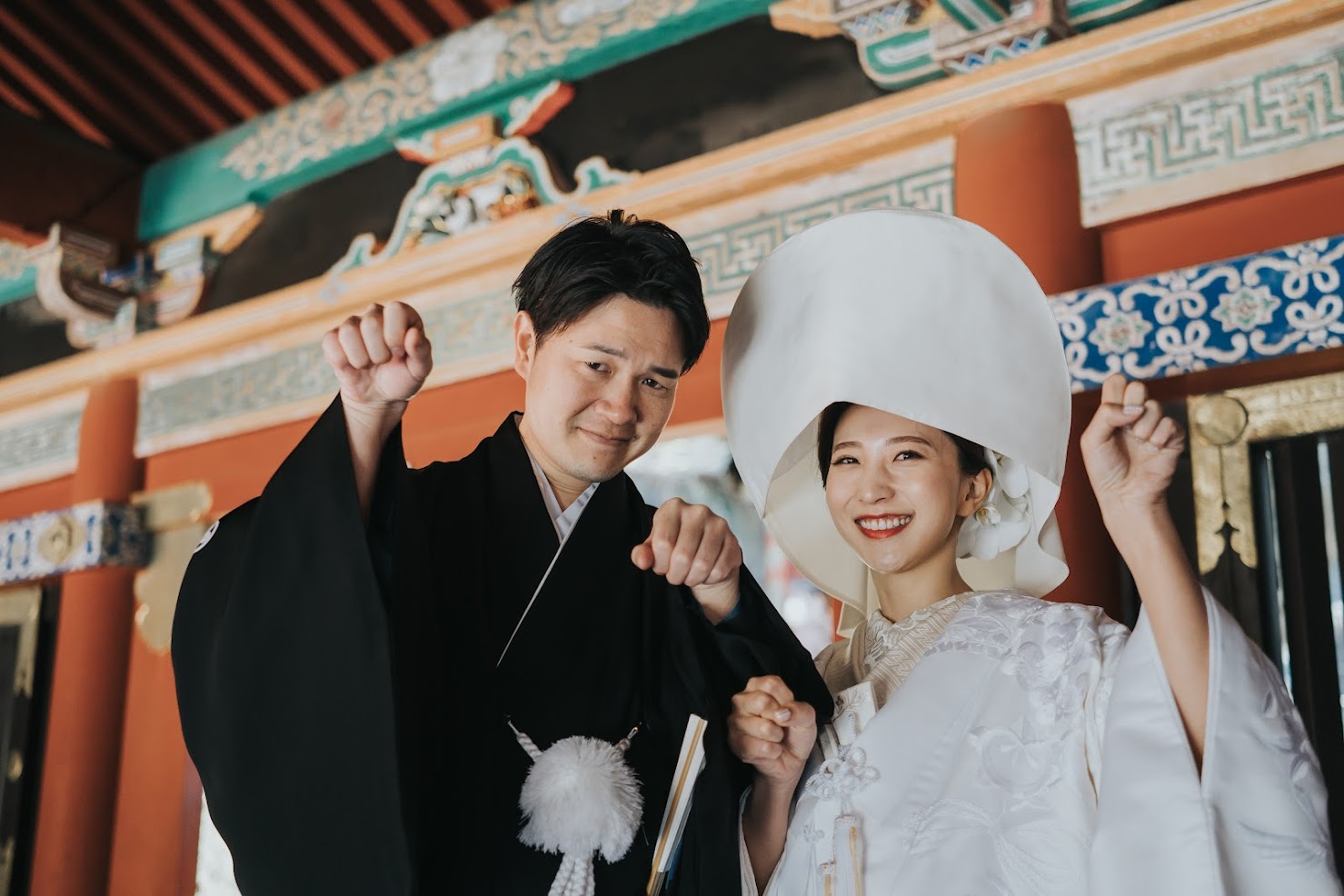 国宝「眠り猫」をバックに記念撮影