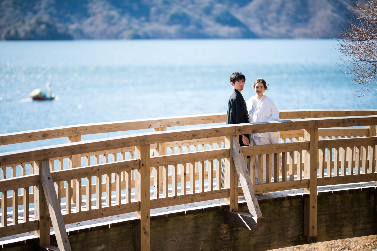 中禅寺湖　別名幸の湖にてお付二人のお写真撮影も可能です。
