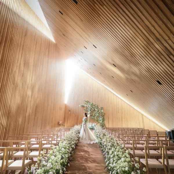 ＼週末BIG×最大160万円／木漏れ日チャペル＆絶品和牛試食