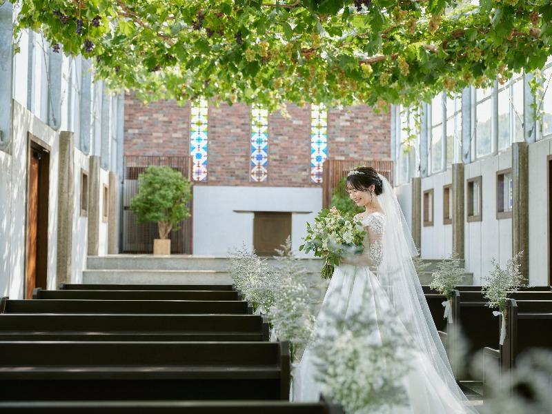 【GW限定フェア♪】光と自然光あふれるチャペル体験＆ドレス割引特典付き