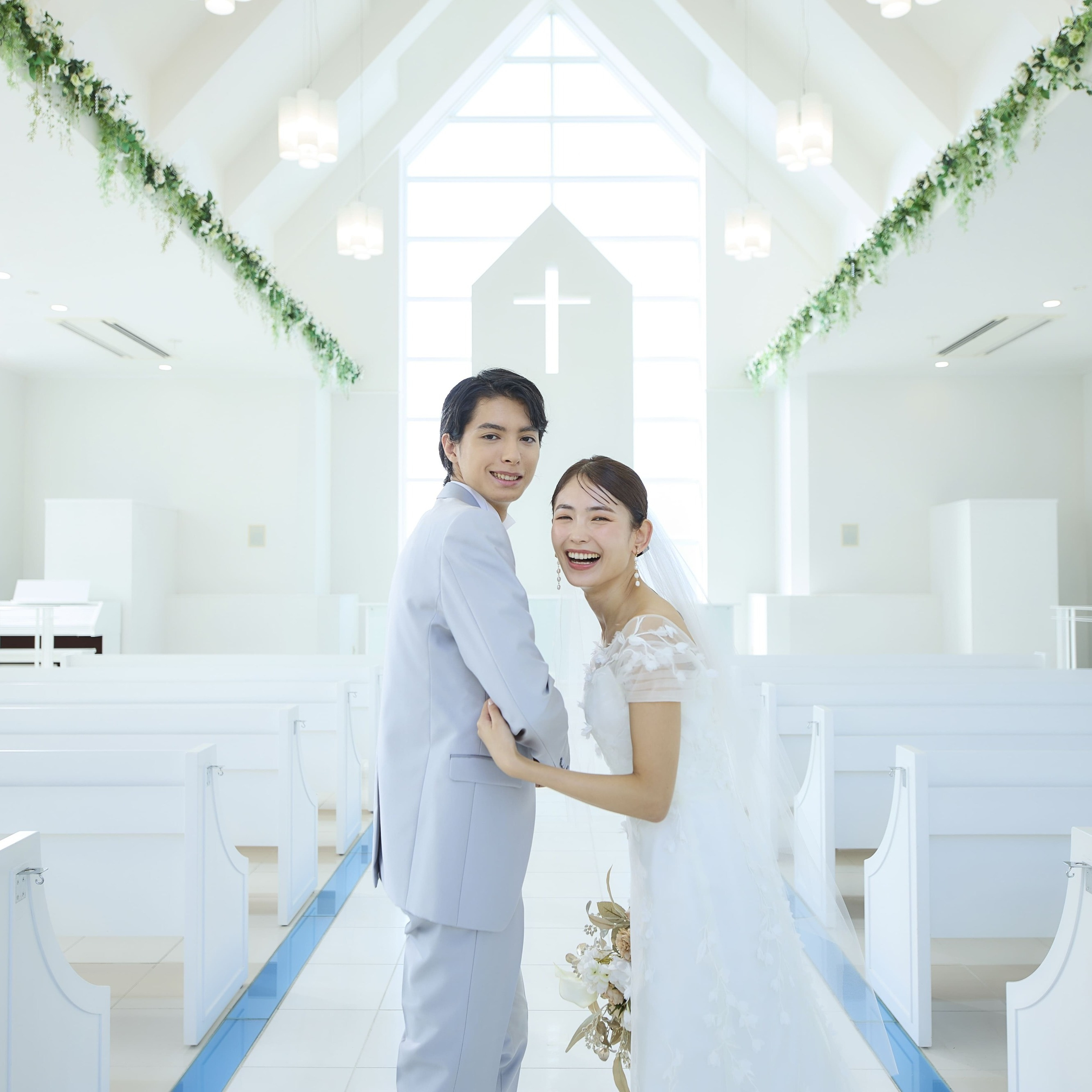 【話題のフォト婚｜15万円から撮影可】選べる衣裳450着×本格チャペル見学