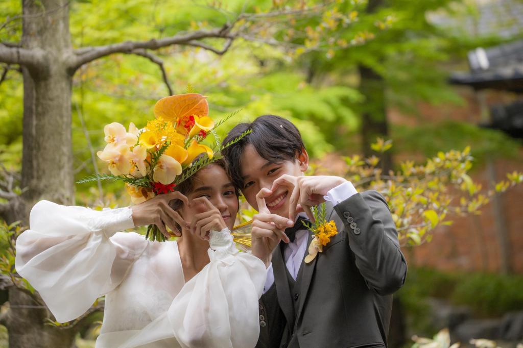 ​【2026年10～12月/秋挙式】4万円試食×海チャペル×紅葉薫る庭園散策