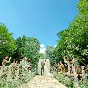 ＼青空の下叶える／貸切ガーデン×挙式体験×豪華3万円試食付き