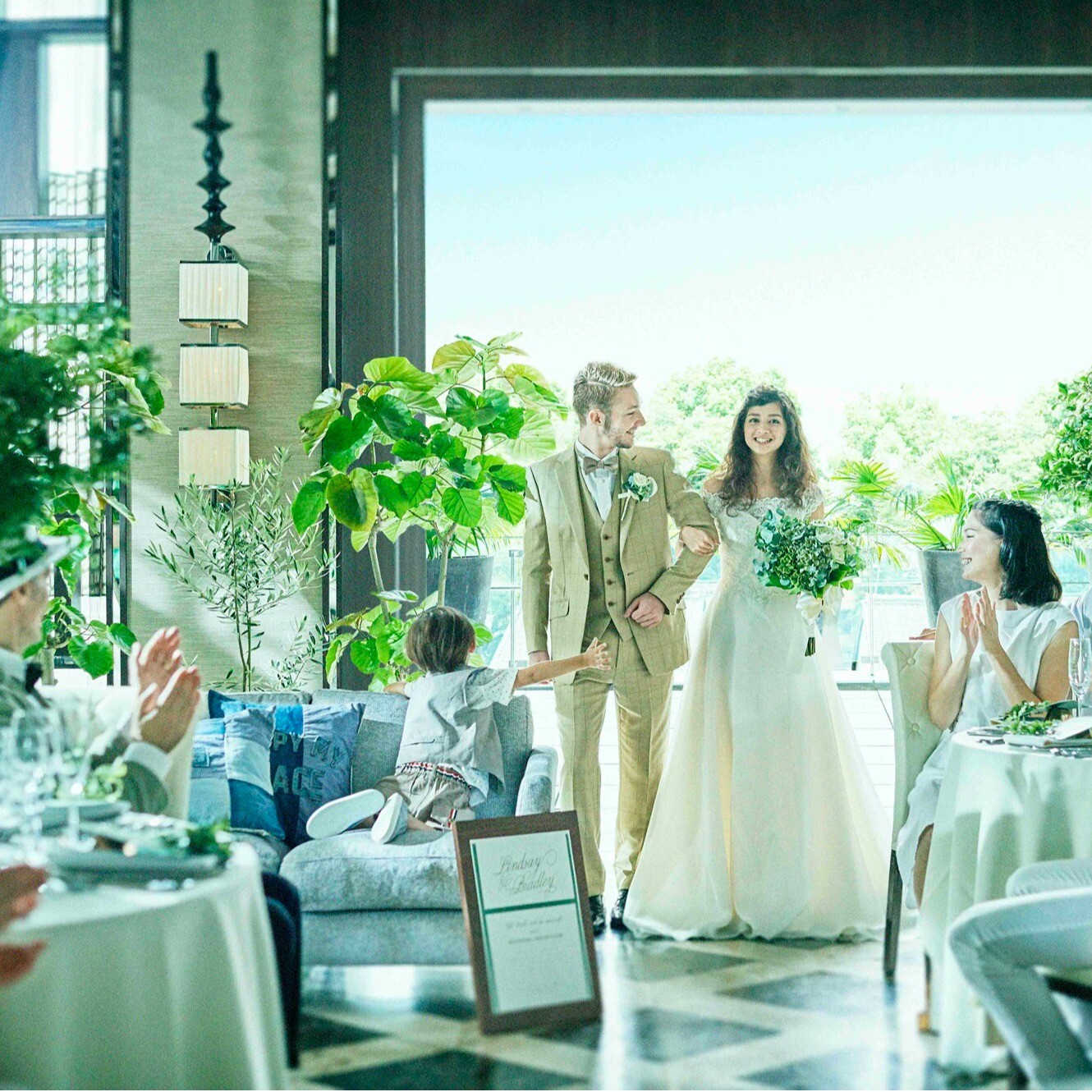 残2【ドレス2着×カタログギフト2万】自然光チャペル×花嫁体験