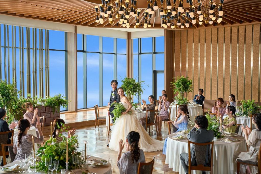 月曜限定【駅すぐ◎贅沢時間を満喫】和牛試食★新作ドレス試着