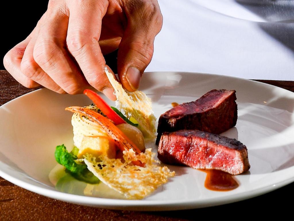 【料理重視の方へ】黒毛和牛＆ずわい蟹3.5万試食×自然光チャペル体験