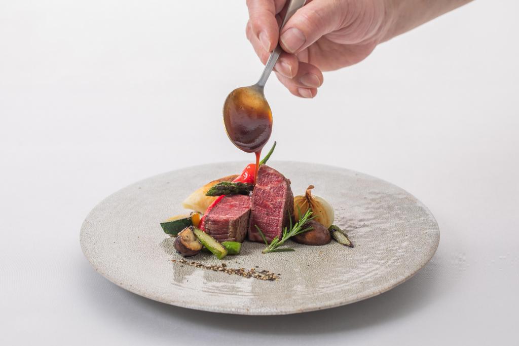 【最大130万円ご優待】黒毛和牛試食×光のチャペル入場体感