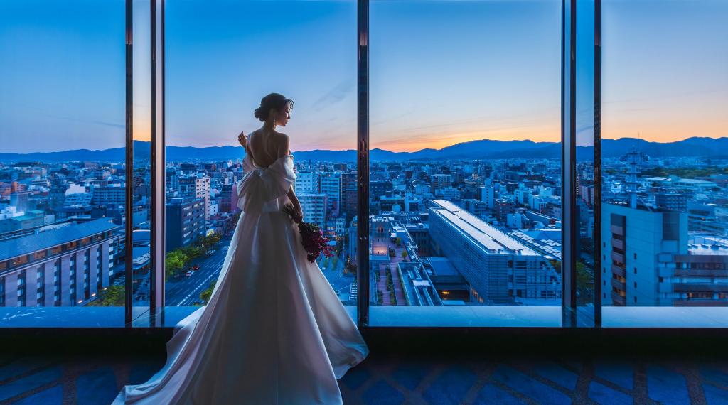 ドレスこだわり派に＊成約でカラー・ライン分析！＊7品コース招待券＊チャペル半額も