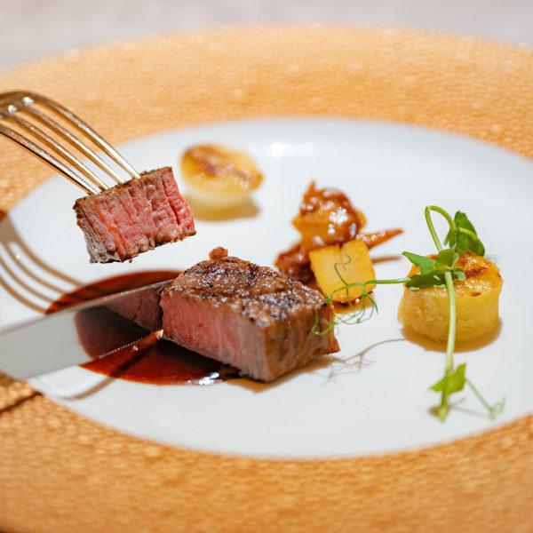 【ゲスト目線で体験】フルコース8品贅沢試食×絶景チャペル体験