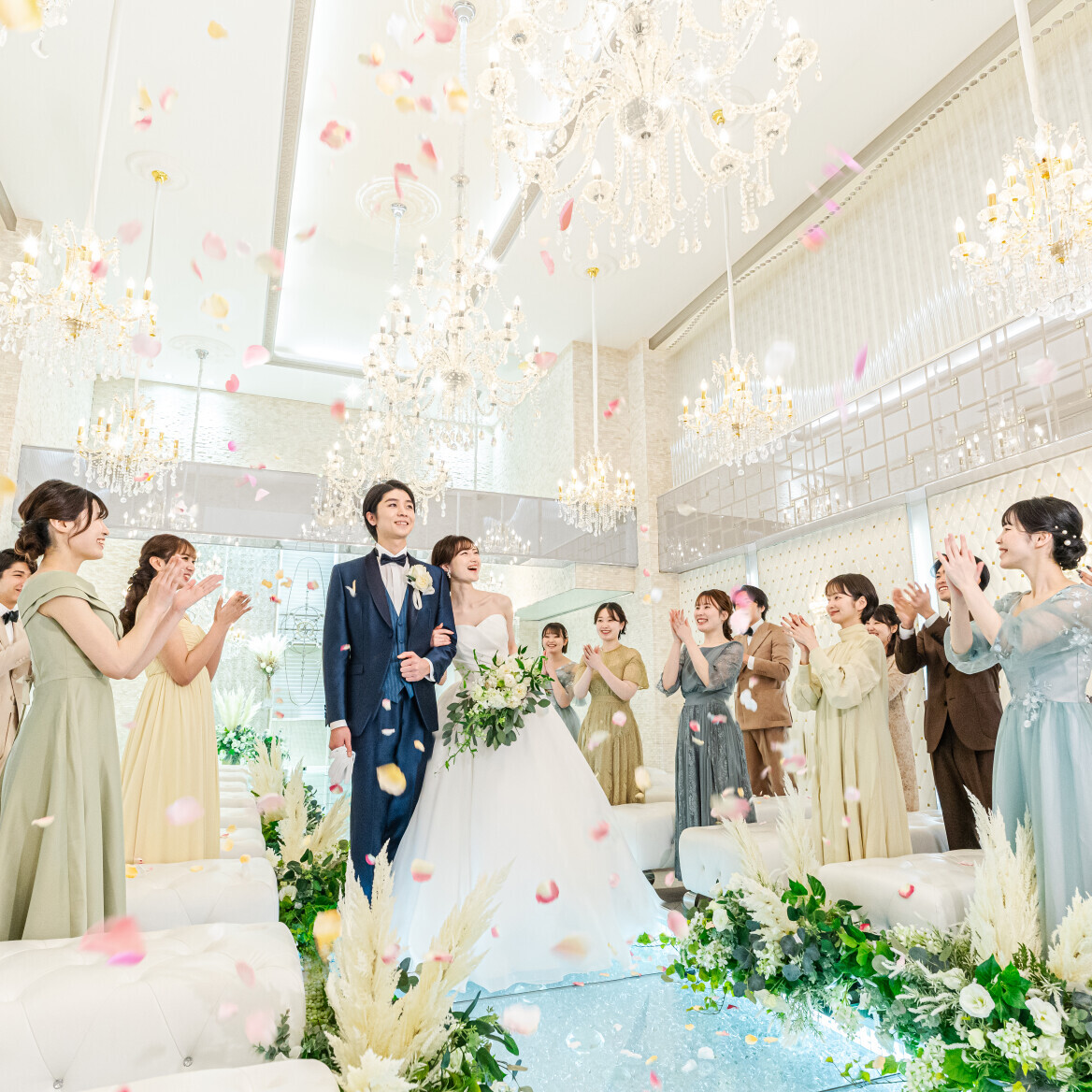 ＼ドレス重視の花嫁へ／白チャペル×豪華試食×最大165万優待