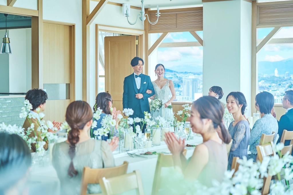 《結婚式をもっと楽しく》1組貸切でふたりらしく*最大100万特典