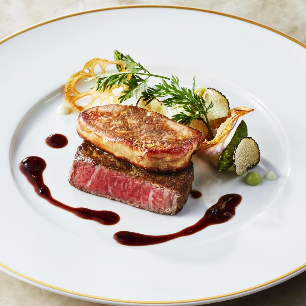 ＼美食体験プレミア／1日1組貸切邸宅｜黒毛和牛を堪能！純白チャペル＆緑ガーデン